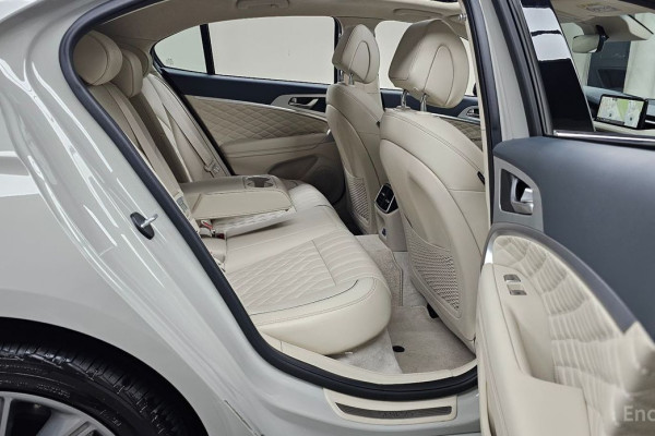 2023 Genesis G70 с пробегом 5 526 км