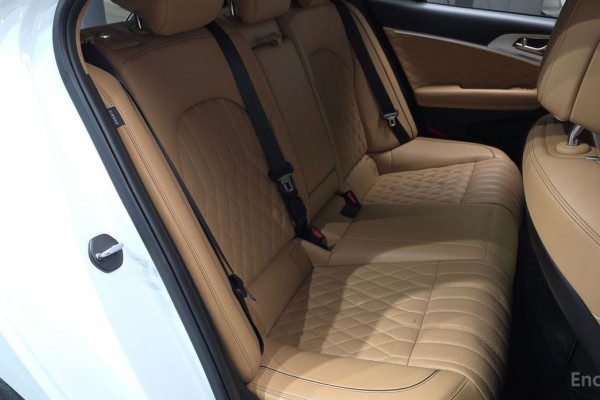 2023 Genesis G70 с пробегом 49 296 км