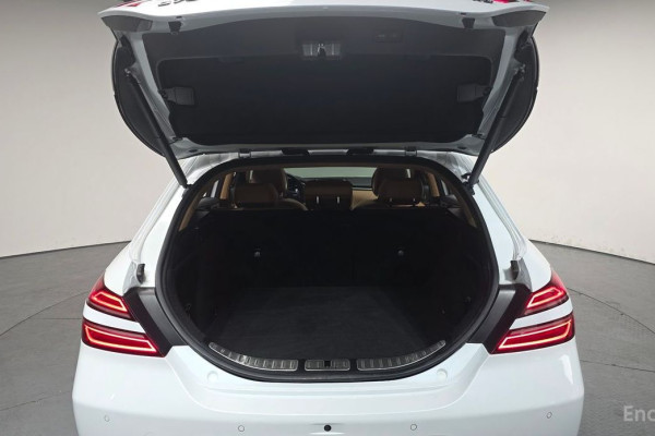 2023 Genesis G70 с пробегом 49 296 км