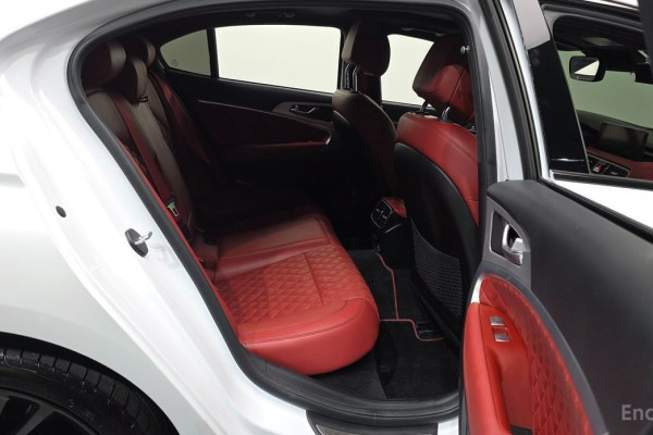 2022 Genesis G70 с пробегом 33 539 км