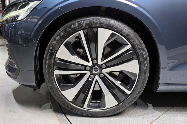 2023 Volvo S60 с пробегом 23 545 км