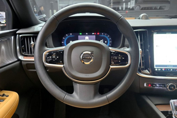 2023 Volvo S60 с пробегом 23 545 км