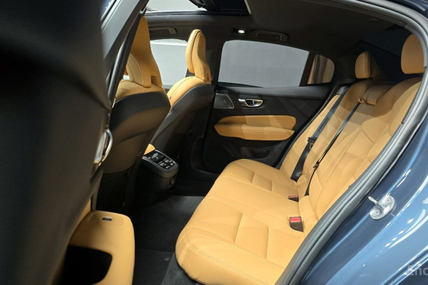 2023 Volvo S60 с пробегом 23 545 км