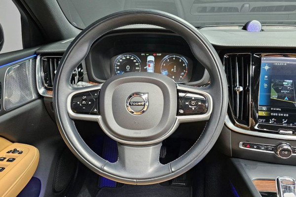 2022 Volvo S60 с пробегом 52 358 км