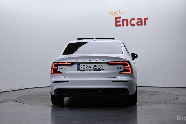 2022 Volvo S60 с пробегом 59 976 км