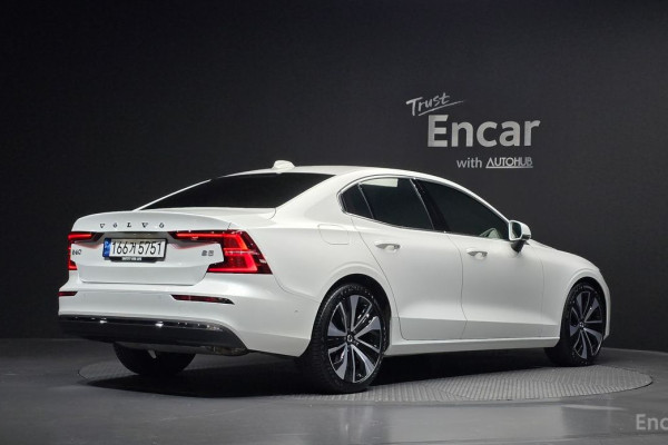 2023 Volvo S60 с пробегом 23 612 км