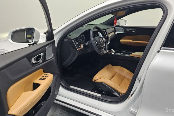 2022 Volvo S60 с пробегом 59 976 км