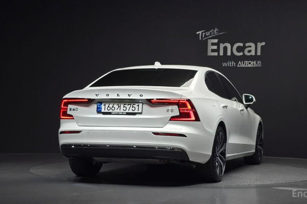 2023 Volvo S60 с пробегом 23 612 км