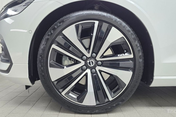 2023 Volvo S60 с пробегом 23 612 км