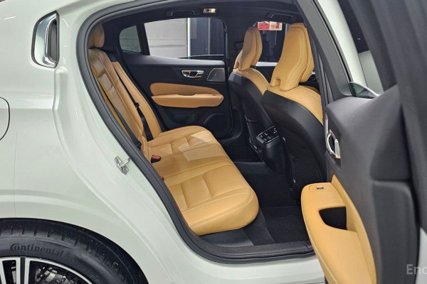 2022 Volvo S60 с пробегом 59 976 км