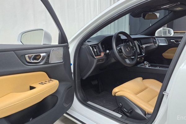 2023 Volvo S60 с пробегом 23 612 км