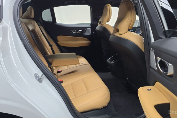 2023 Volvo S60 с пробегом 23 612 км