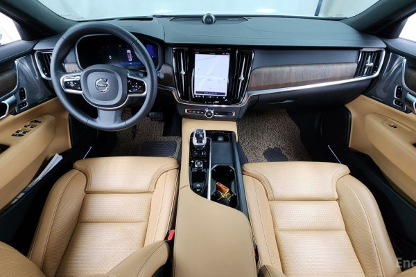 2023 Volvo S90 с пробегом 41 781 км