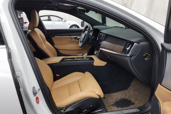 2023 Volvo S90 с пробегом 41 781 км