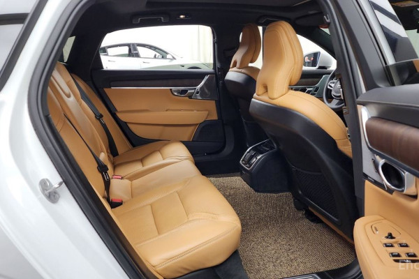 2023 Volvo S90 с пробегом 41 781 км