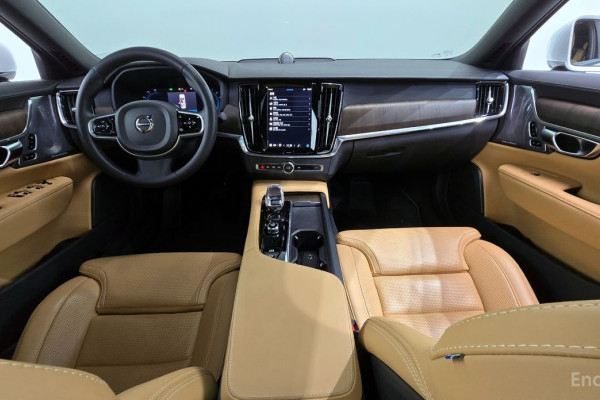 2022 Volvo S90 с пробегом 43 649 км