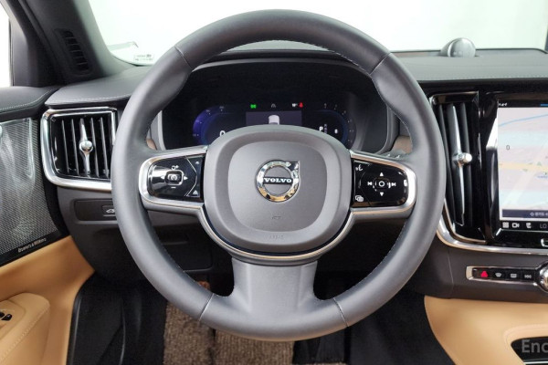 2023 Volvo S90 с пробегом 41 781 км