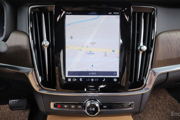 2023 Volvo S90 с пробегом 41 781 км