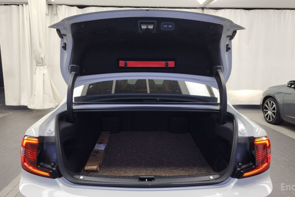 2023 Volvo S90 с пробегом 41 781 км