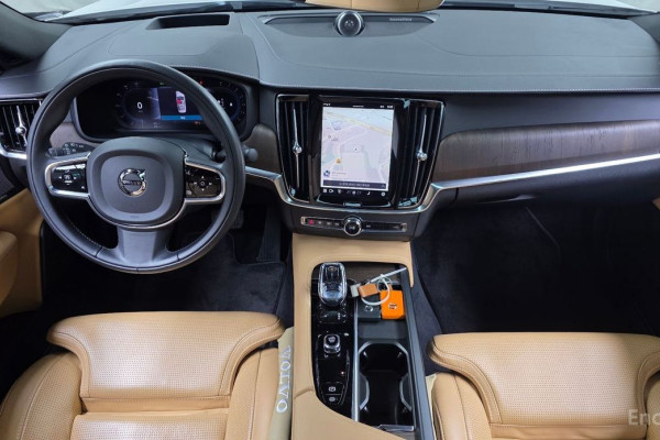 2022 Volvo S90 с пробегом 60 833 км