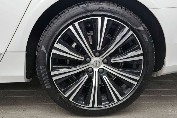 2023 Volvo S90 с пробегом 28 780 км