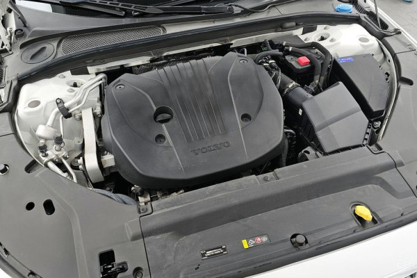 2023 Volvo S90 с пробегом 28 780 км