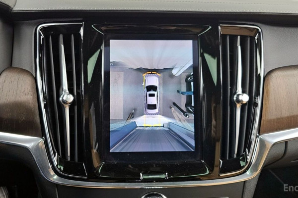 2023 Volvo S90 с пробегом 28 780 км