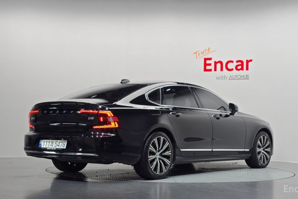2023 Volvo S90 с пробегом 81 046 км