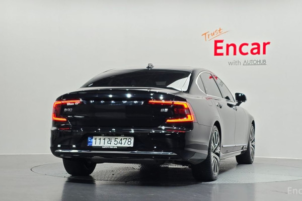 2023 Volvo S90 с пробегом 81 046 км