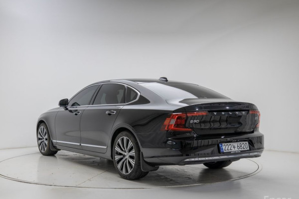 2023 Volvo S90 с пробегом 60 831 км