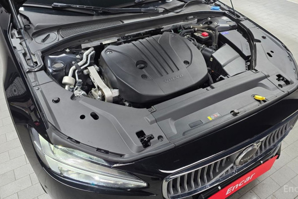 2023 Volvo S90 с пробегом 81 046 км