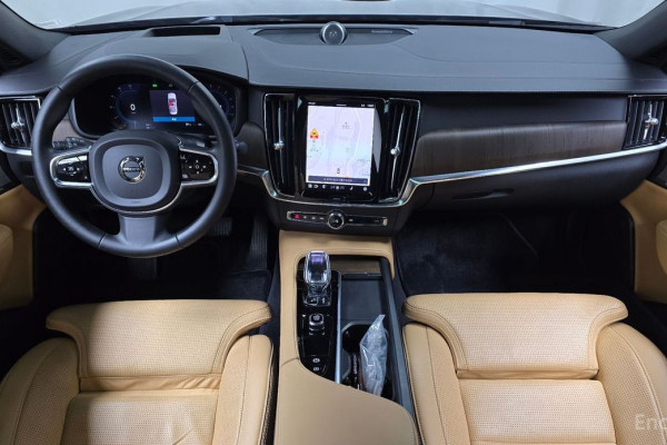 2023 Volvo S90 с пробегом 81 046 км
