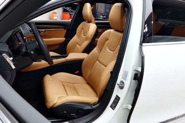 2022 Volvo S90 с пробегом 64 163 км