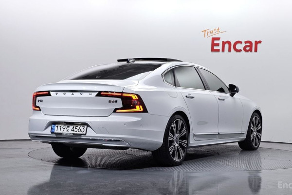 2023 Volvo S90 с пробегом 35 033 км