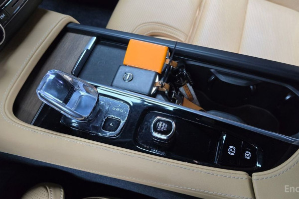 2023 Volvo S90 с пробегом 81 046 км