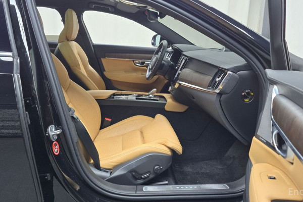 2023 Volvo S90 с пробегом 81 046 км