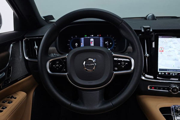 2023 Volvo S90 с пробегом 30 012 км