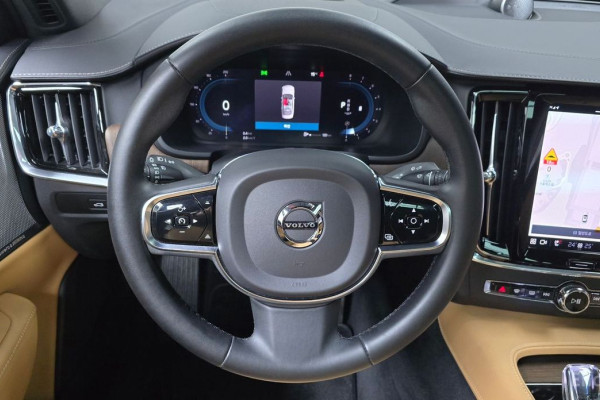 2023 Volvo S90 с пробегом 81 046 км