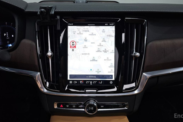 2023 Volvo S90 с пробегом 30 012 км