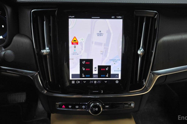 2023 Volvo S90 с пробегом 81 046 км