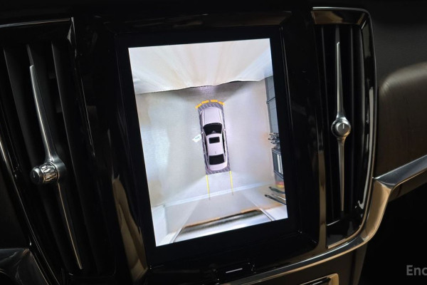 2023 Volvo S90 с пробегом 81 046 км