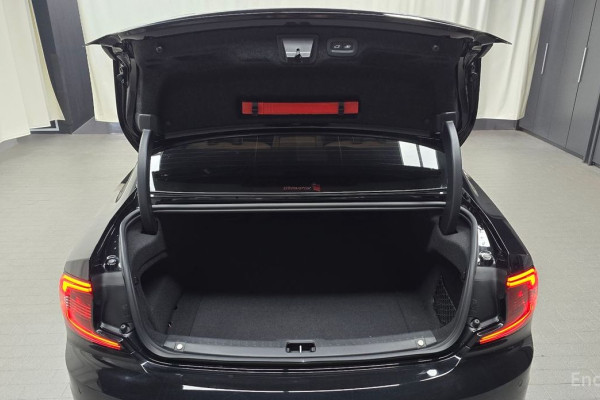 2023 Volvo S90 с пробегом 81 046 км