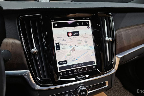 2023 Volvo S90 с пробегом 35 033 км