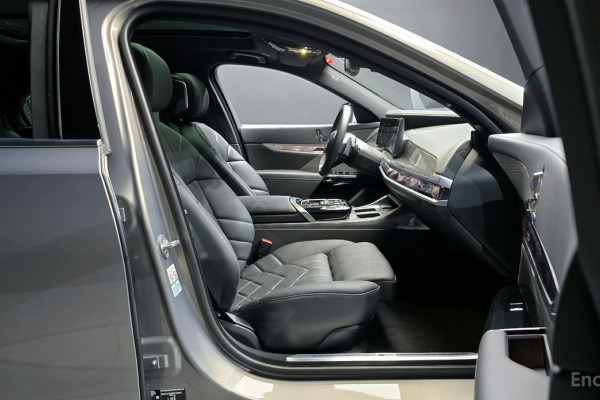 2023 BMW 7 серии с пробегом 12 228 км