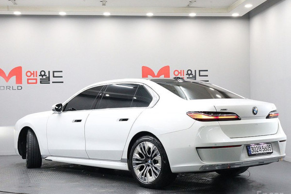 2023 BMW 7 серии с пробегом 28 127 км