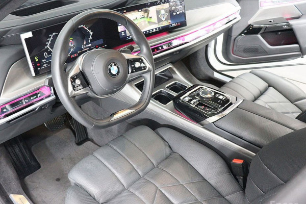 2023 BMW 7 серии с пробегом 28 127 км