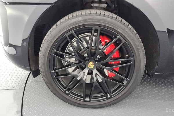 2022 Porsche Macan с пробегом 38 295 км