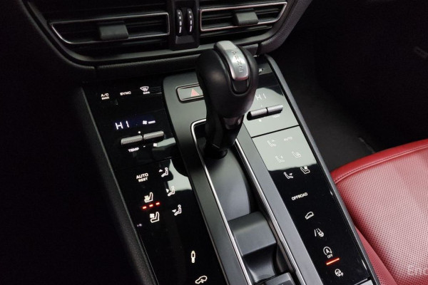 2022 Porsche Macan с пробегом 38 295 км