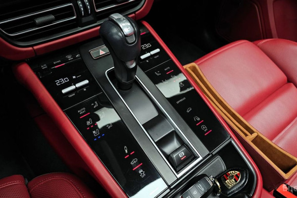 2023 Porsche Macan с пробегом 50 193 км