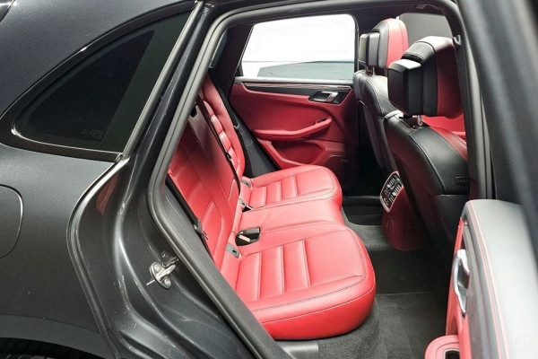 2023 Porsche Macan с пробегом 50 193 км